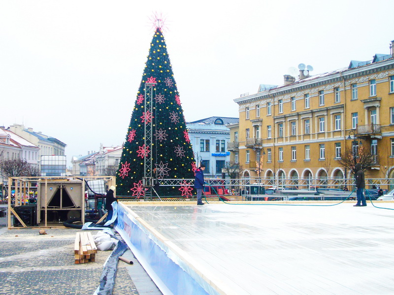 1215m2 ICE SKATING RINK 45X27X10,7M ICE RINK | Glamping Domes