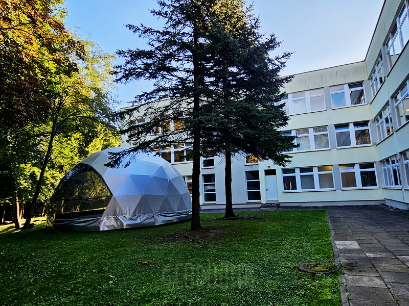 50m2 Lauko Klasė Ø8m Kupolas | Vilniaus Jeruzalės progimnazija